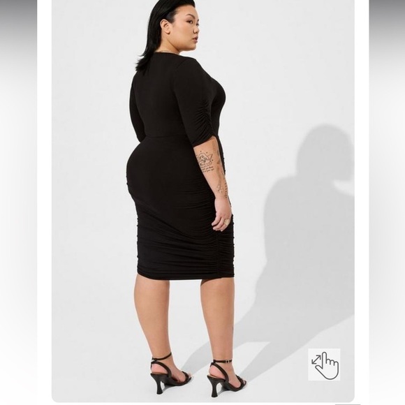 Torrid Sz 4 (Plus Sz US 4X) Super Soft Elbow Sleeve Bodycon Ruched Dress Black - Picture 3 of 15